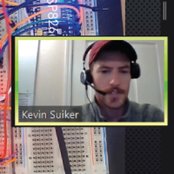 A picture of Kevin Suiker presenting his project on Zoom