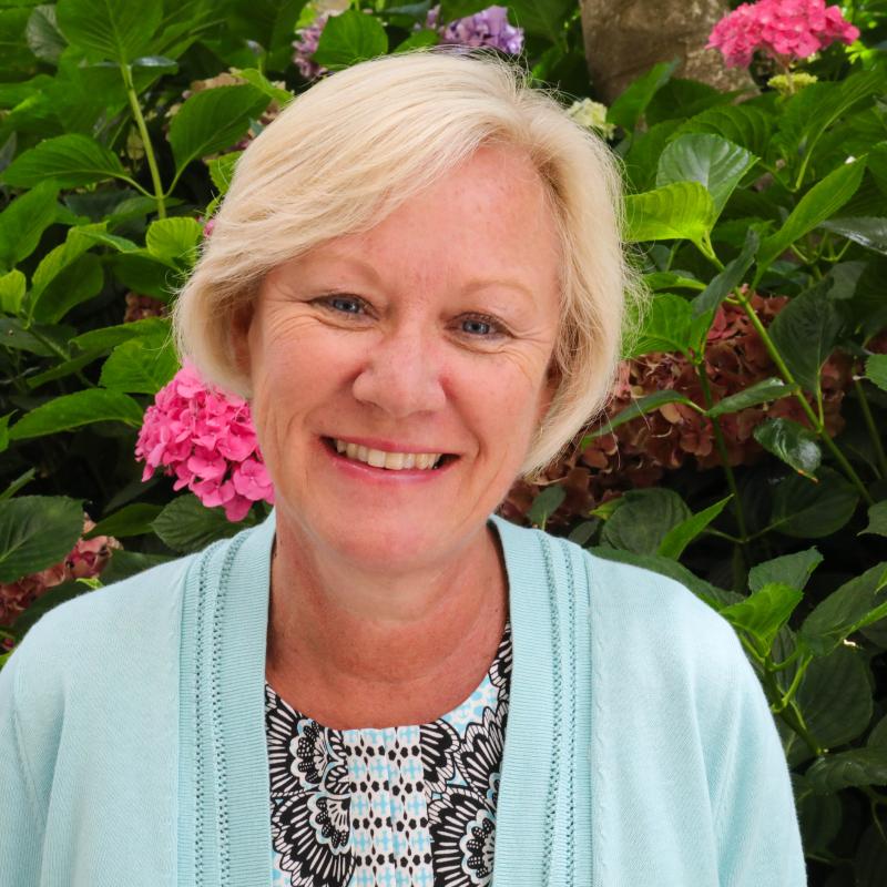 Photo of Julie Barnes